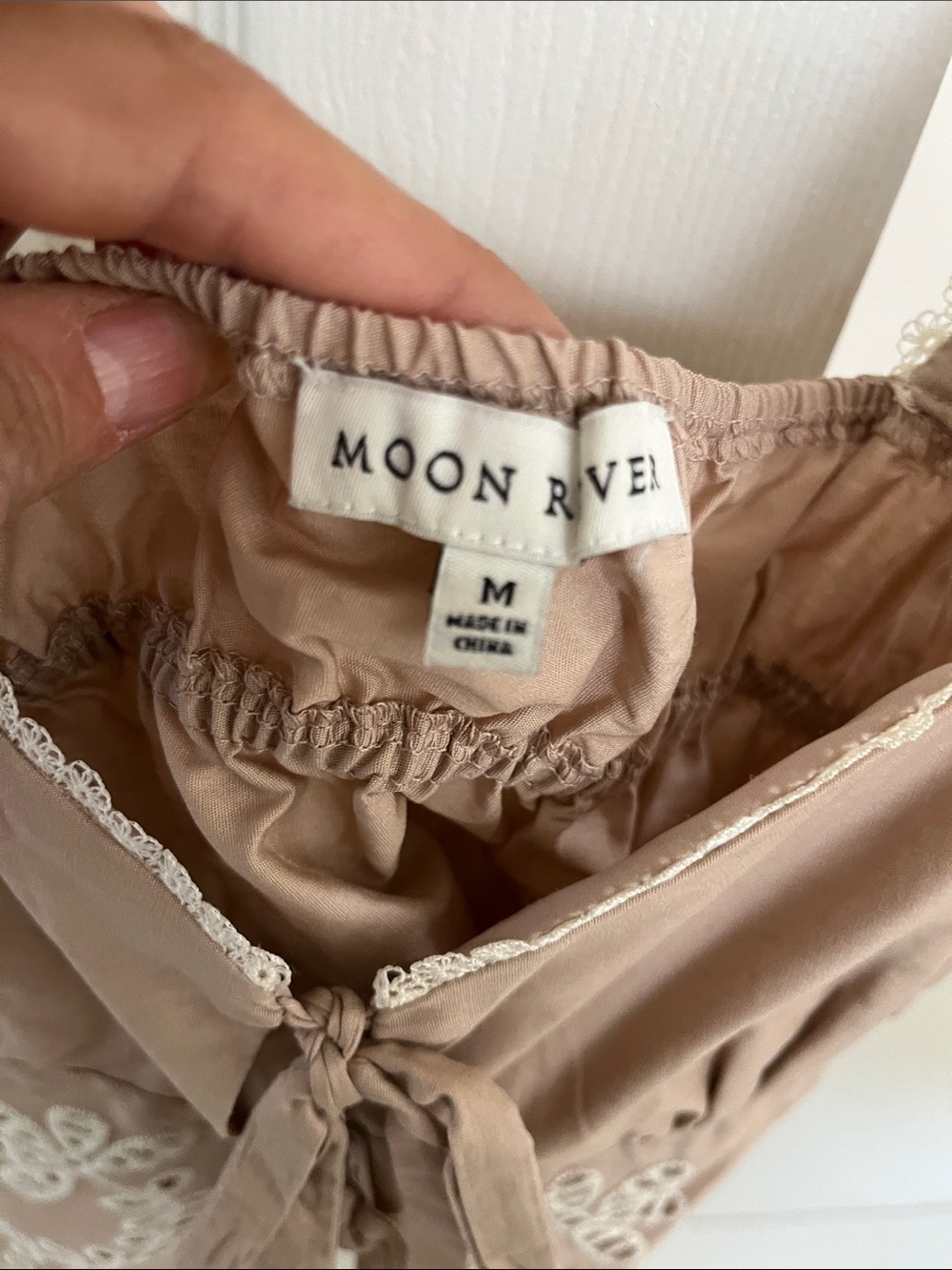 Moon River Taupe Embroidered Tie-Front Camisole Medium - Picture 6 of 7